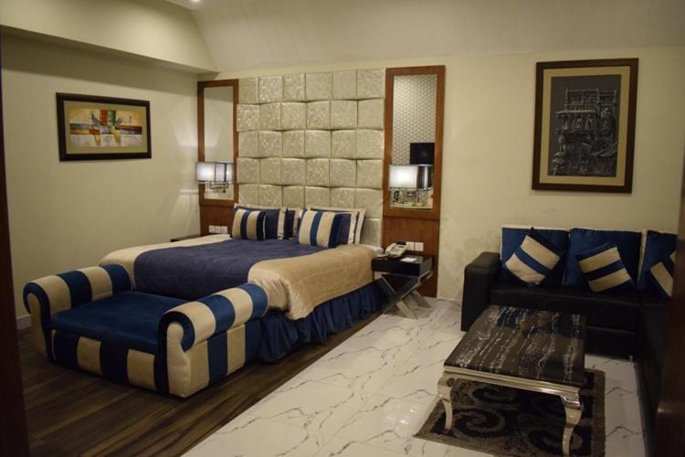 Hilton Suites Lahore Extérieur photo