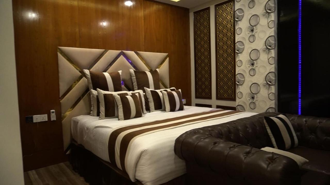 Hilton Suites Lahore Extérieur photo