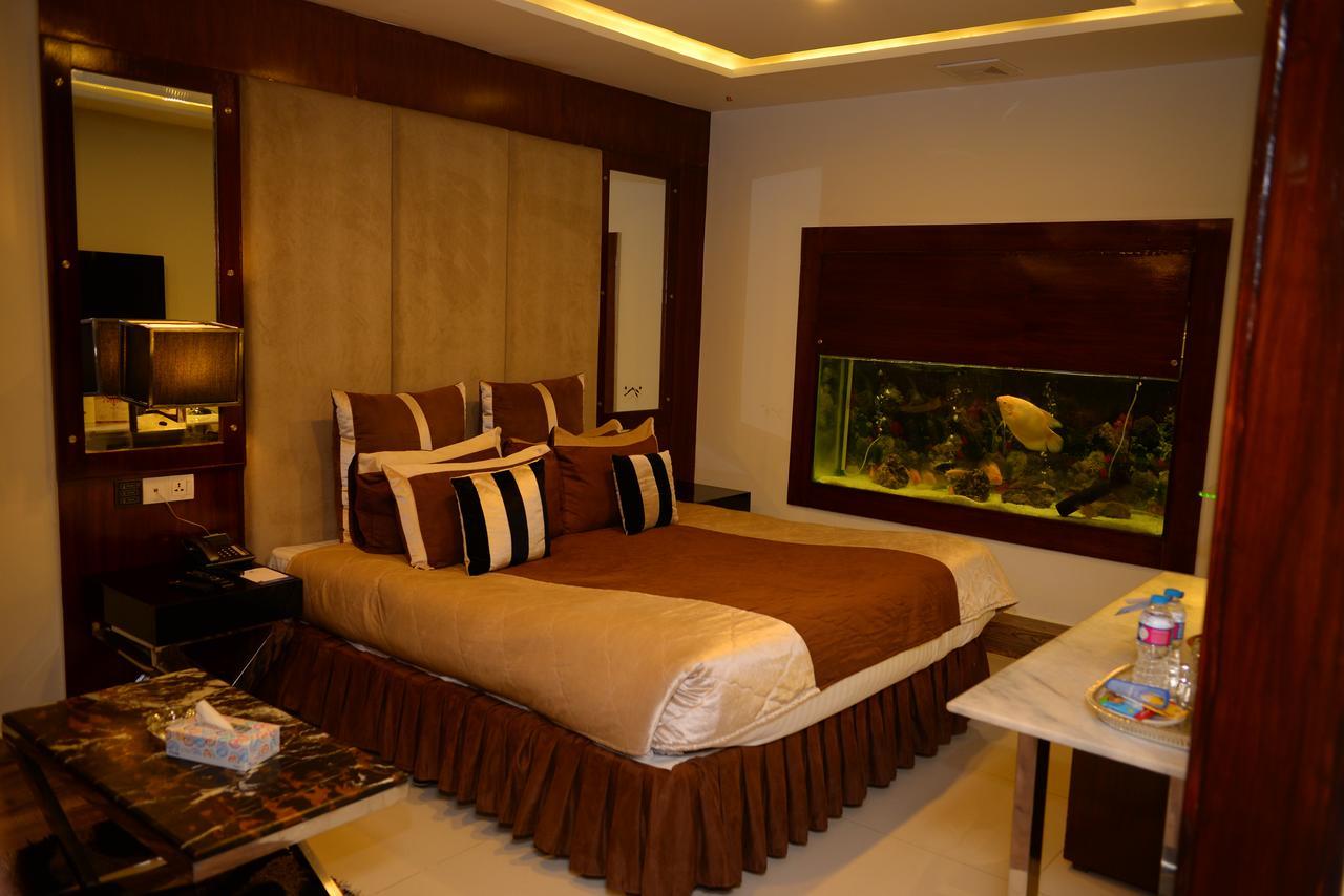 Hilton Suites Lahore Extérieur photo